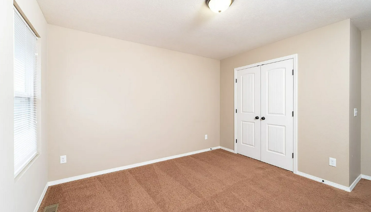 852 S Waco Ave - Photo 7 of 11