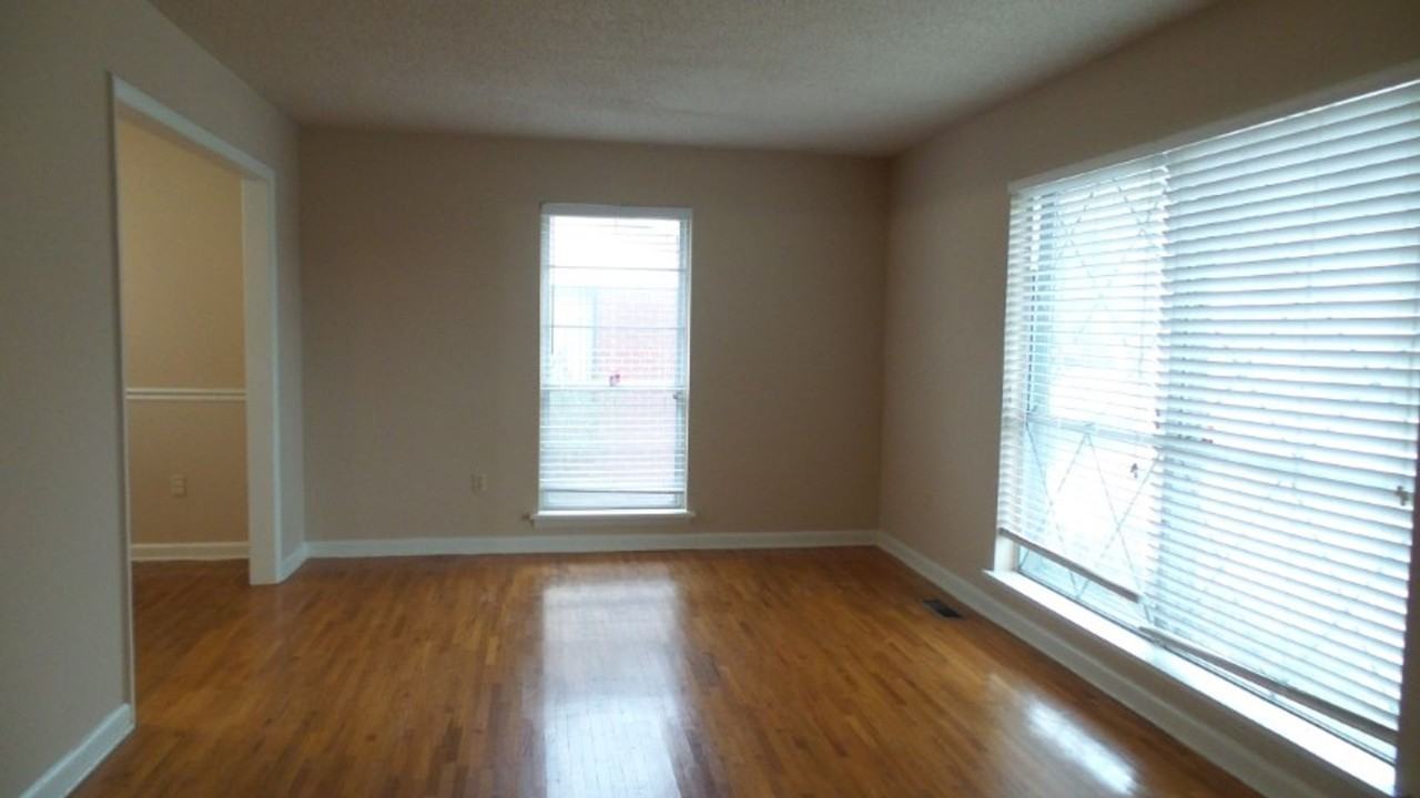 9716 Temple Dr - Photo 2 of 24