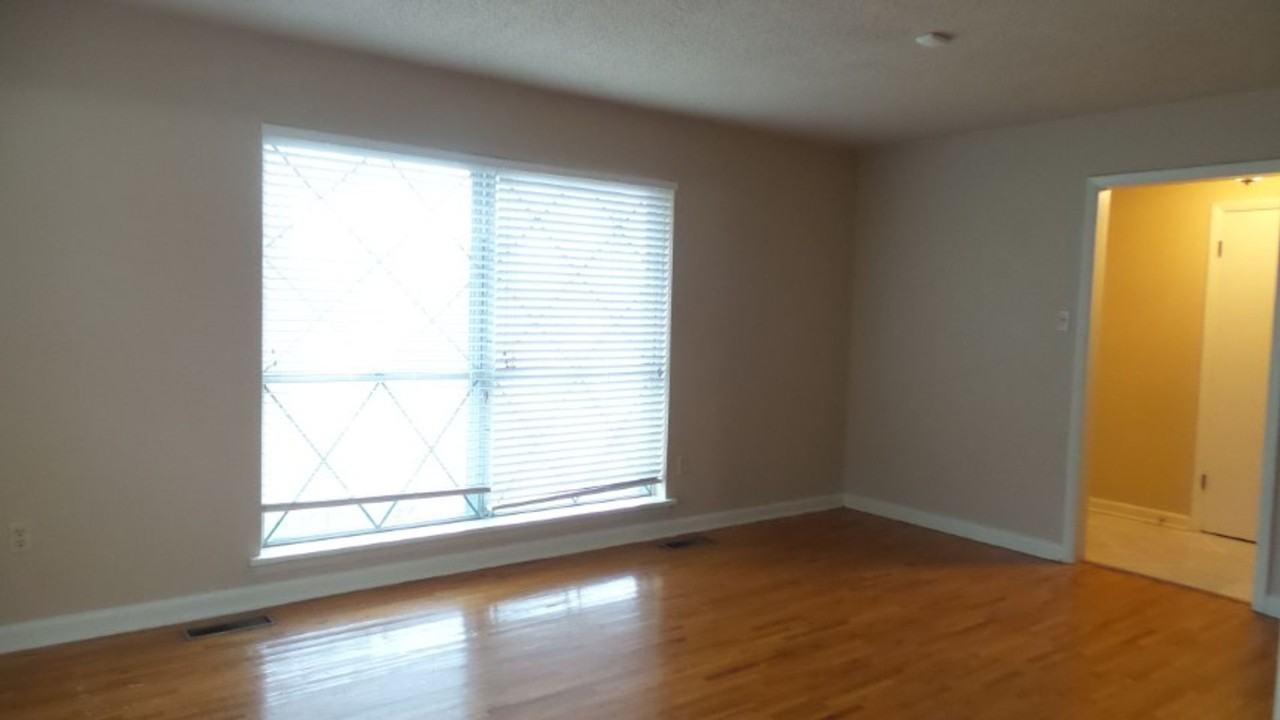 9716 Temple Dr - Photo 3 of 24