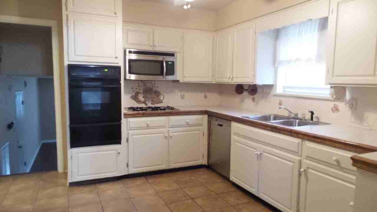 9716 Temple Dr - Photo 4 of 24