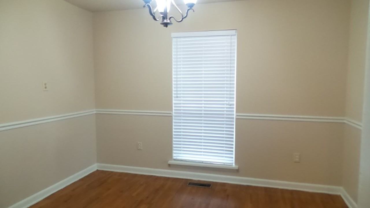 9716 Temple Dr - Photo 7 of 24