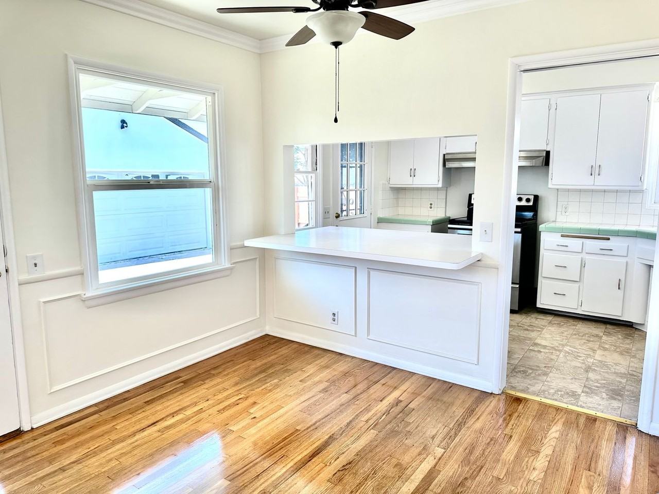 21115 Hobart Blvd - Photo 3 of 16