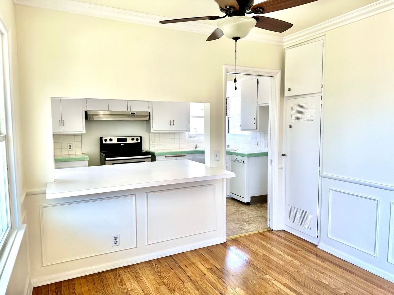 21115 Hobart Blvd - Photo 4 of 16