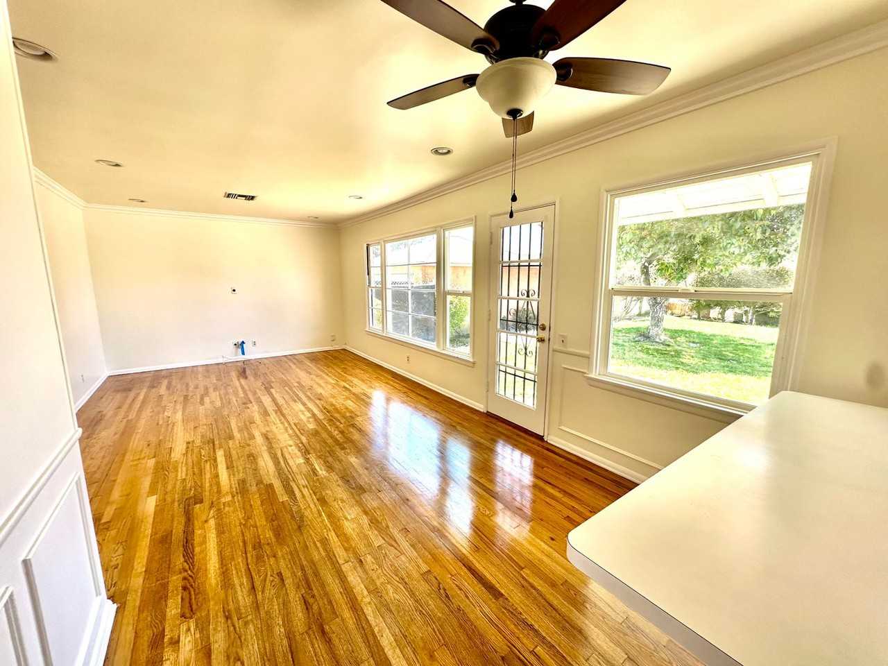 21115 Hobart Blvd - Photo 6 of 16