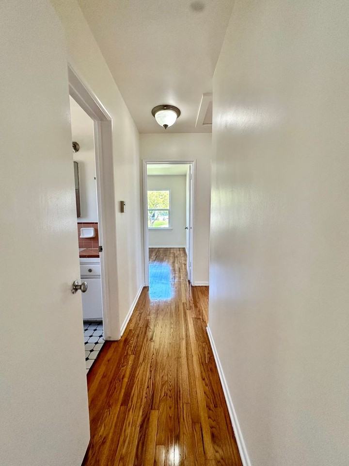 21115 Hobart Blvd - Photo 7 of 16