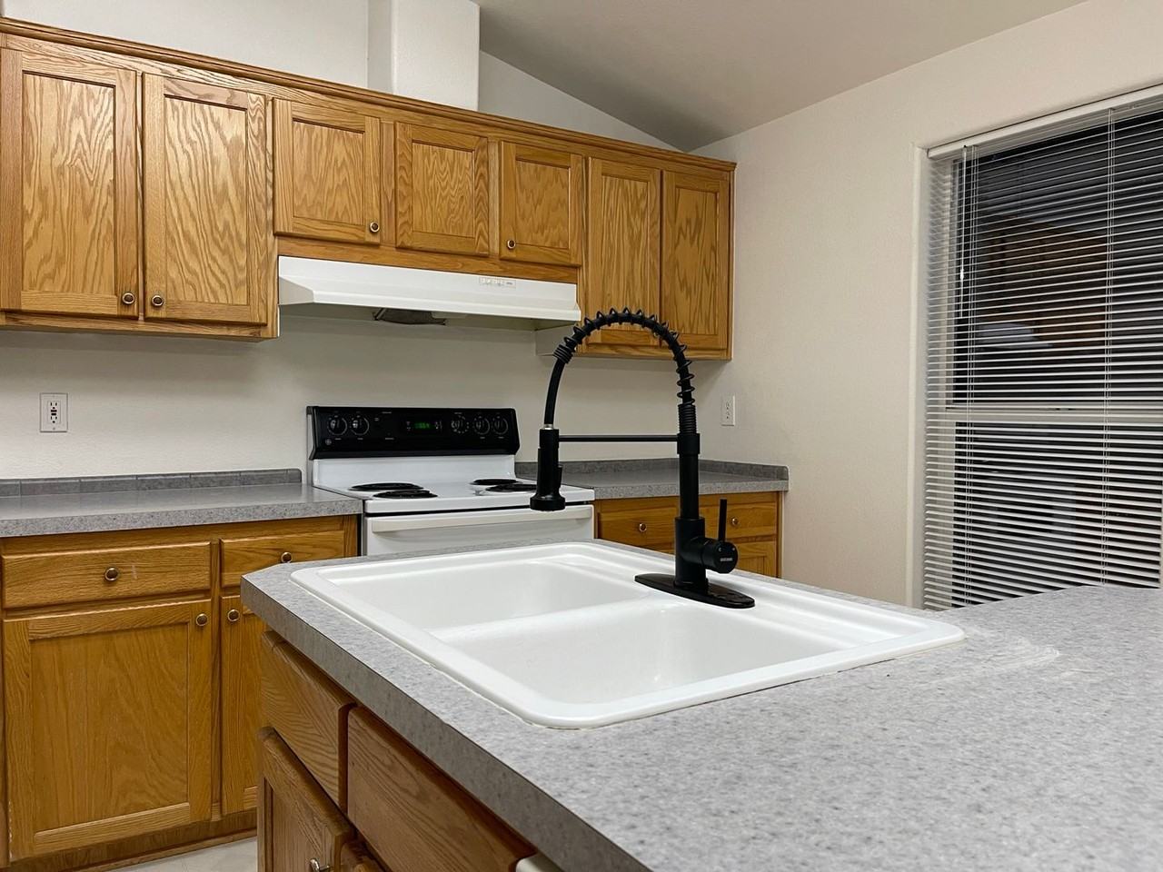 9532 Ne Myren Ln - Photo 4 of 22