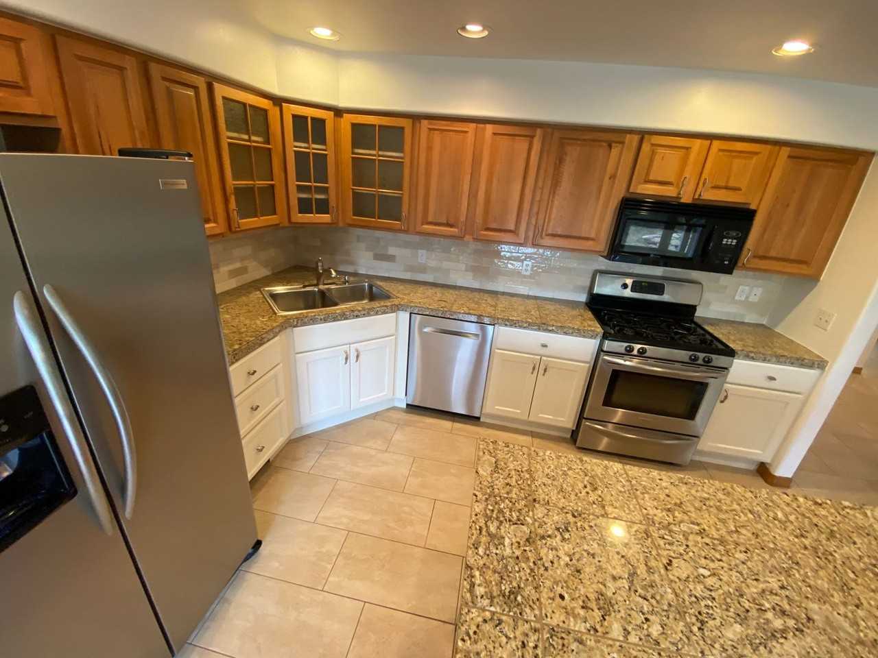 17 Sandstone Dr - Photo 3 of 23