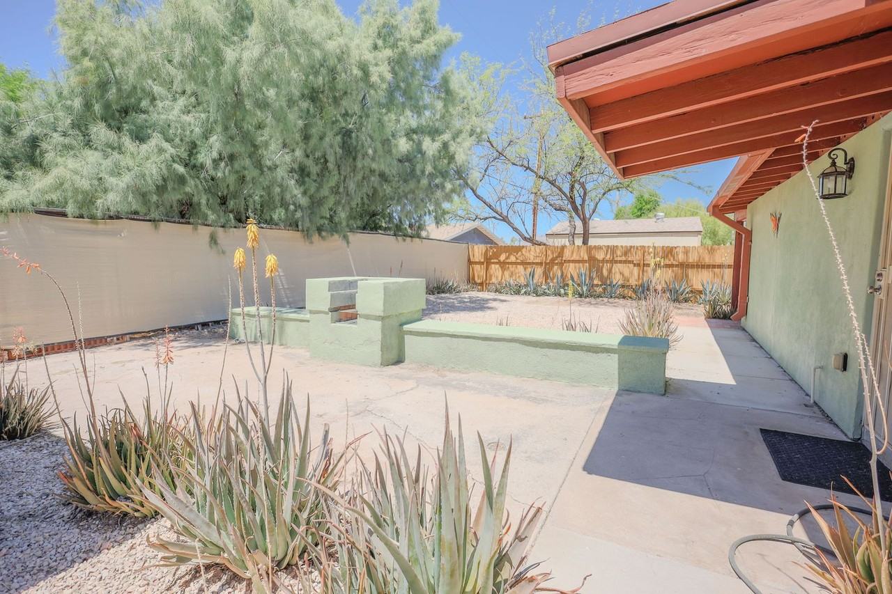 1421 N. Louis Ave - Photo 2 of 27