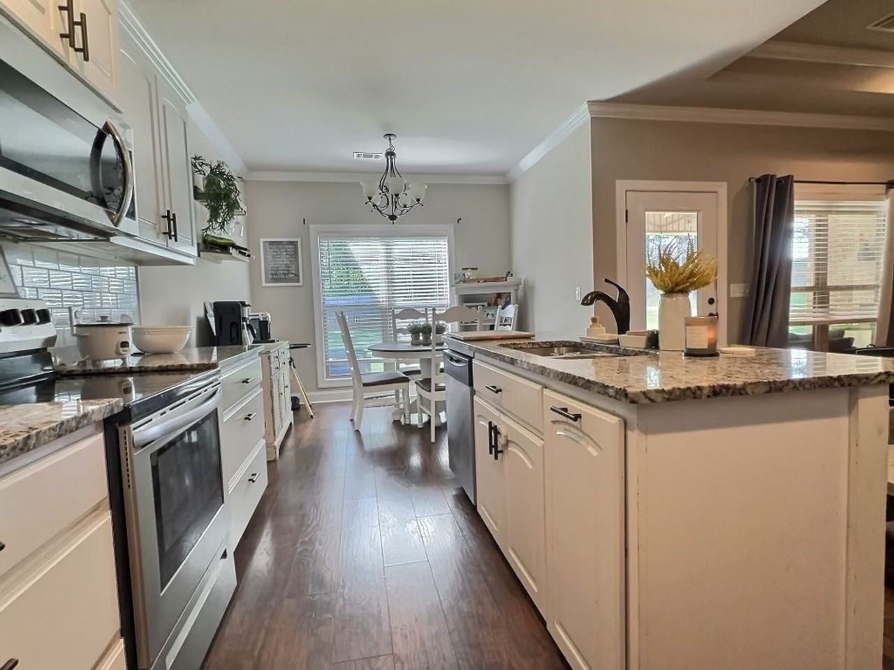 1018 Ridge Point Dr - Photo 2 of 14