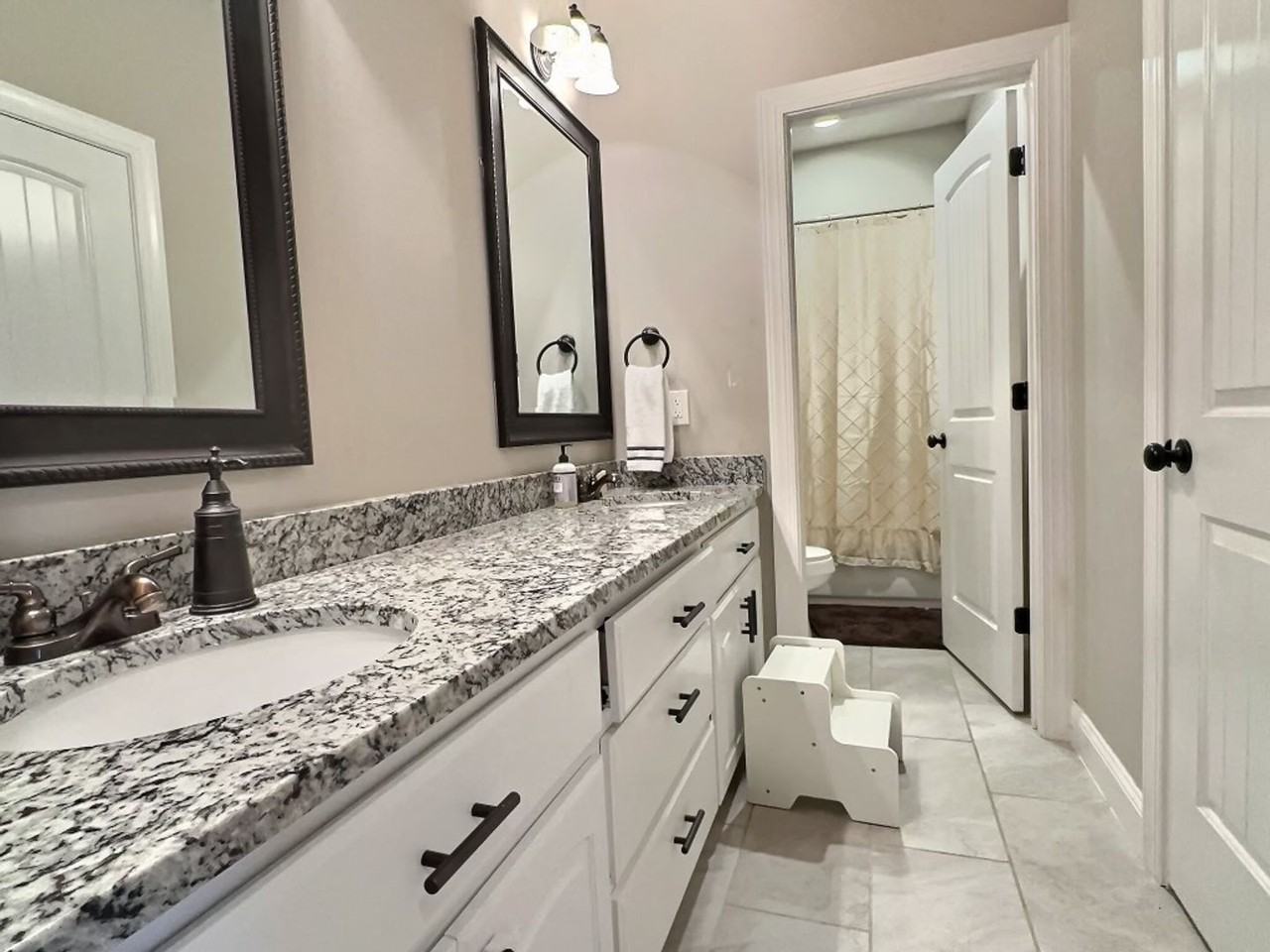 1018 Ridge Point Dr - Photo 6 of 14