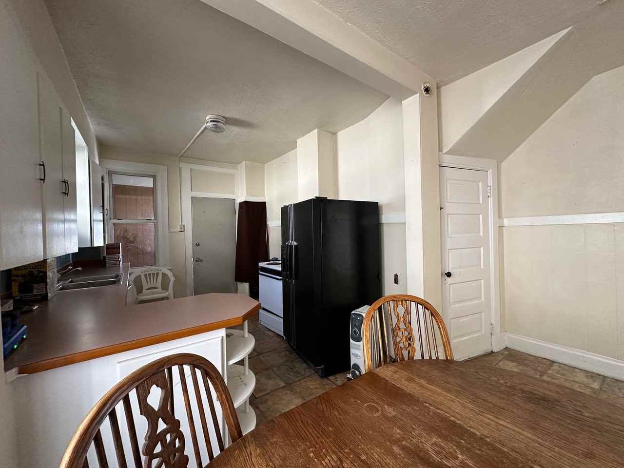 735 E Nora Ave - Photo 3 of 10