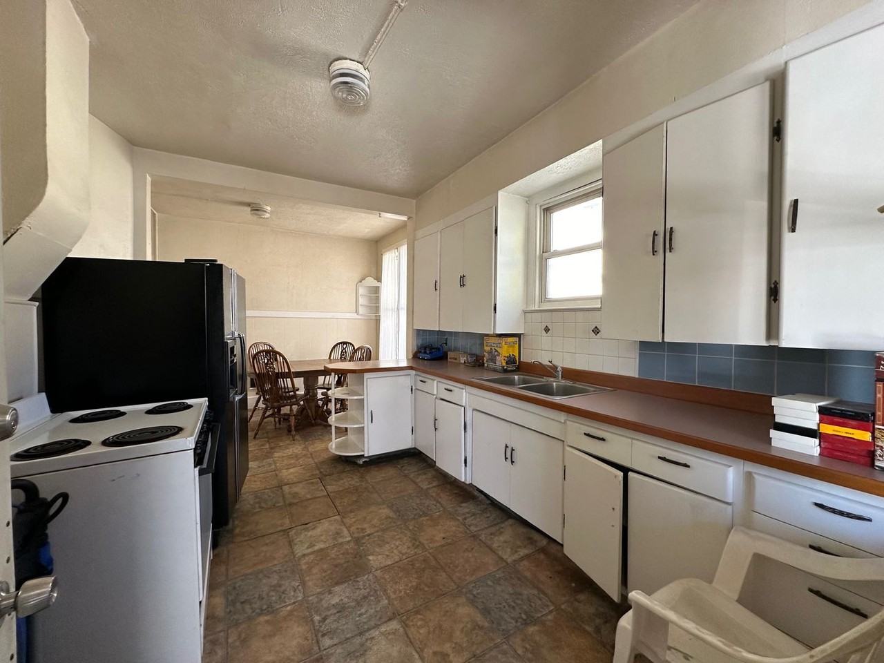 735 E Nora Ave - Photo 4 of 10