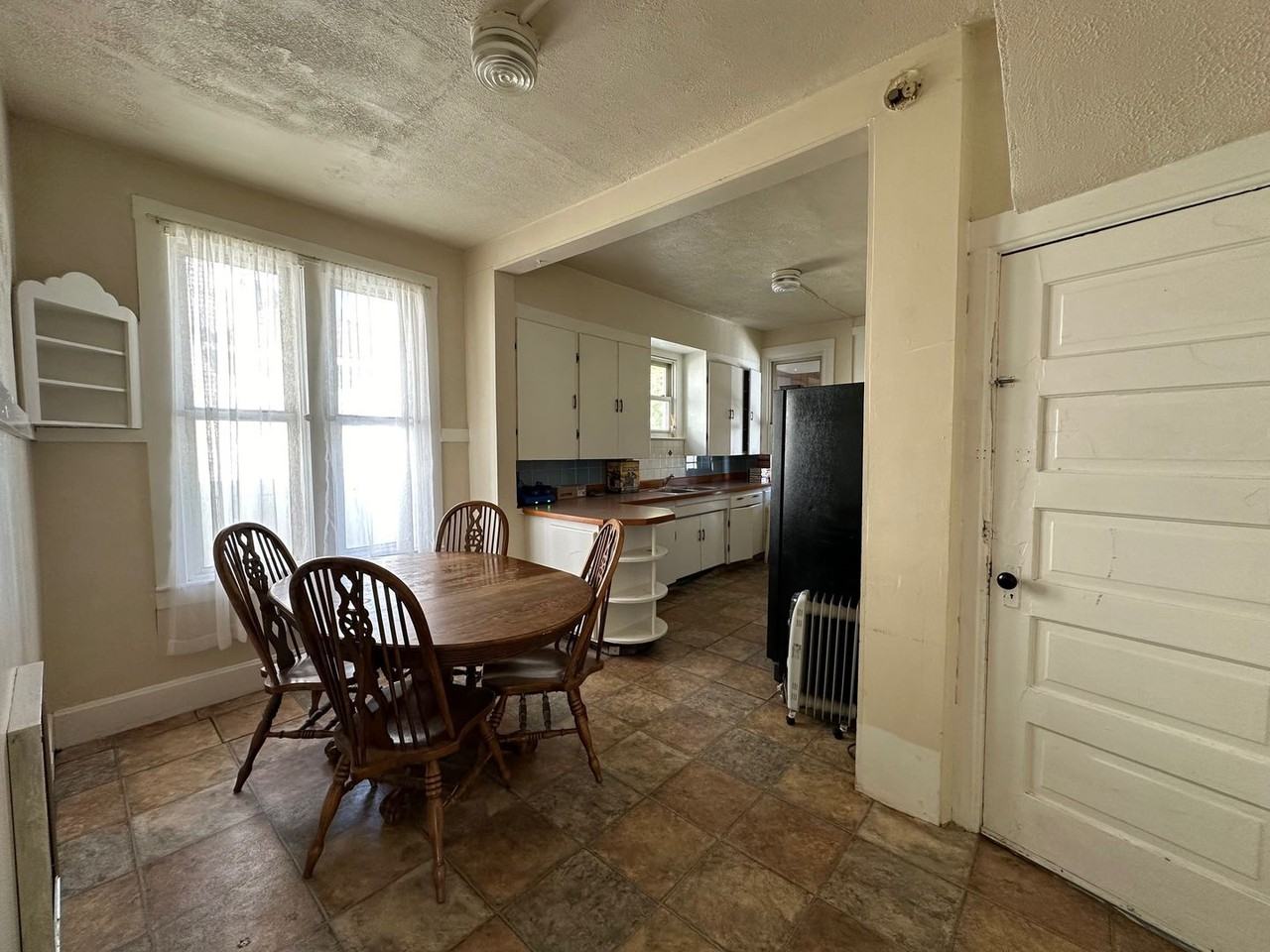 735 E Nora Ave - Photo 6 of 10