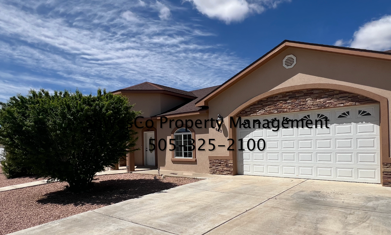 613 Monarch St - Photo 2 of 15