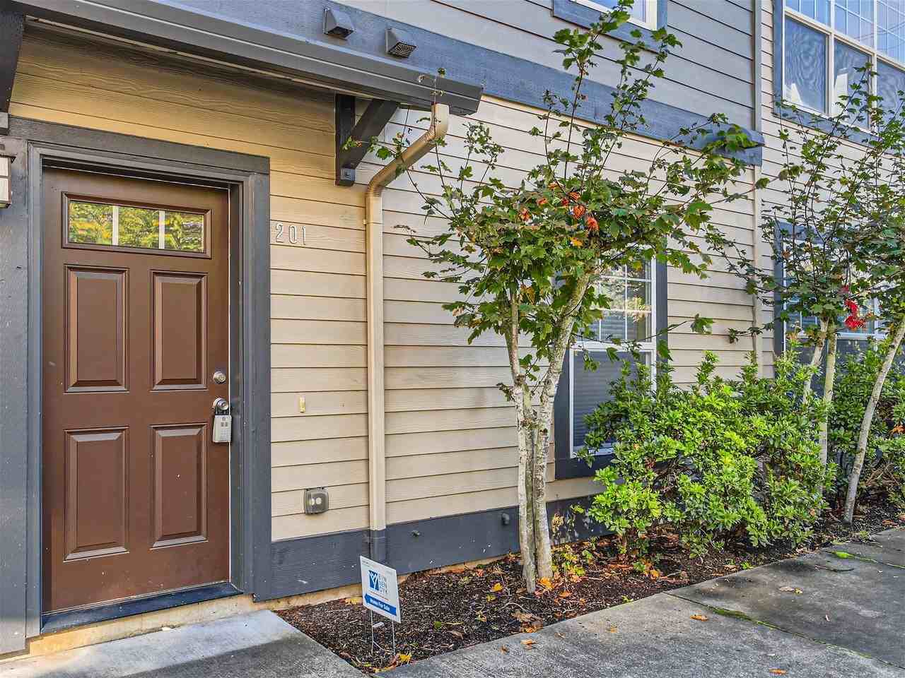 1040 Sw 170th Ave - Photo 2 of 28