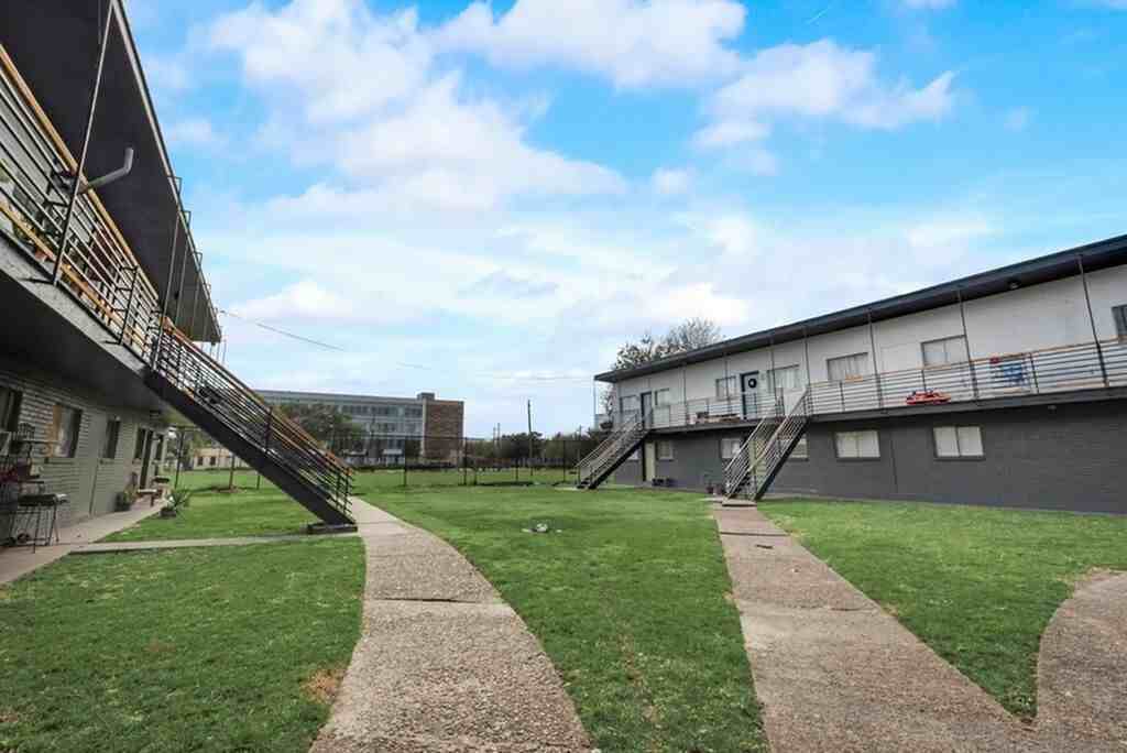 The Blanca Apartments - Photo 6 of 33