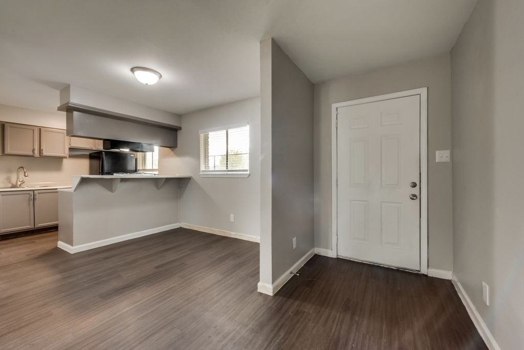 The Blanca Apartments - Photo 7 of 33