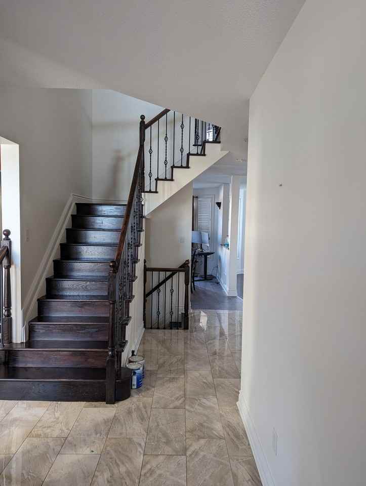226 Dave Smith Crescent 1 - Photo 2 of 13