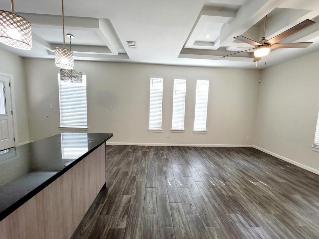 705 E Myrtle Beach Ave Apt 3 - Photo 4 of 17