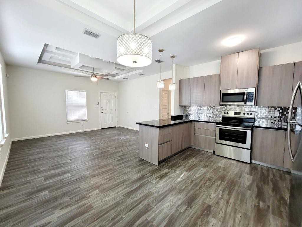 705 E Myrtle Beach Ave Apt 3 - Photo 6 of 17