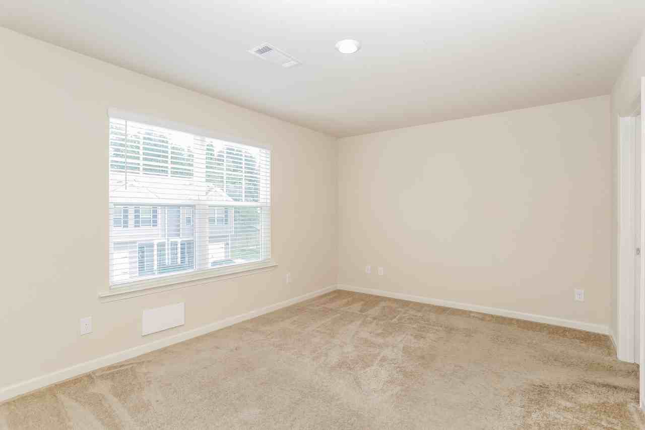 402 Highwood Ln - Photo 6 of 20