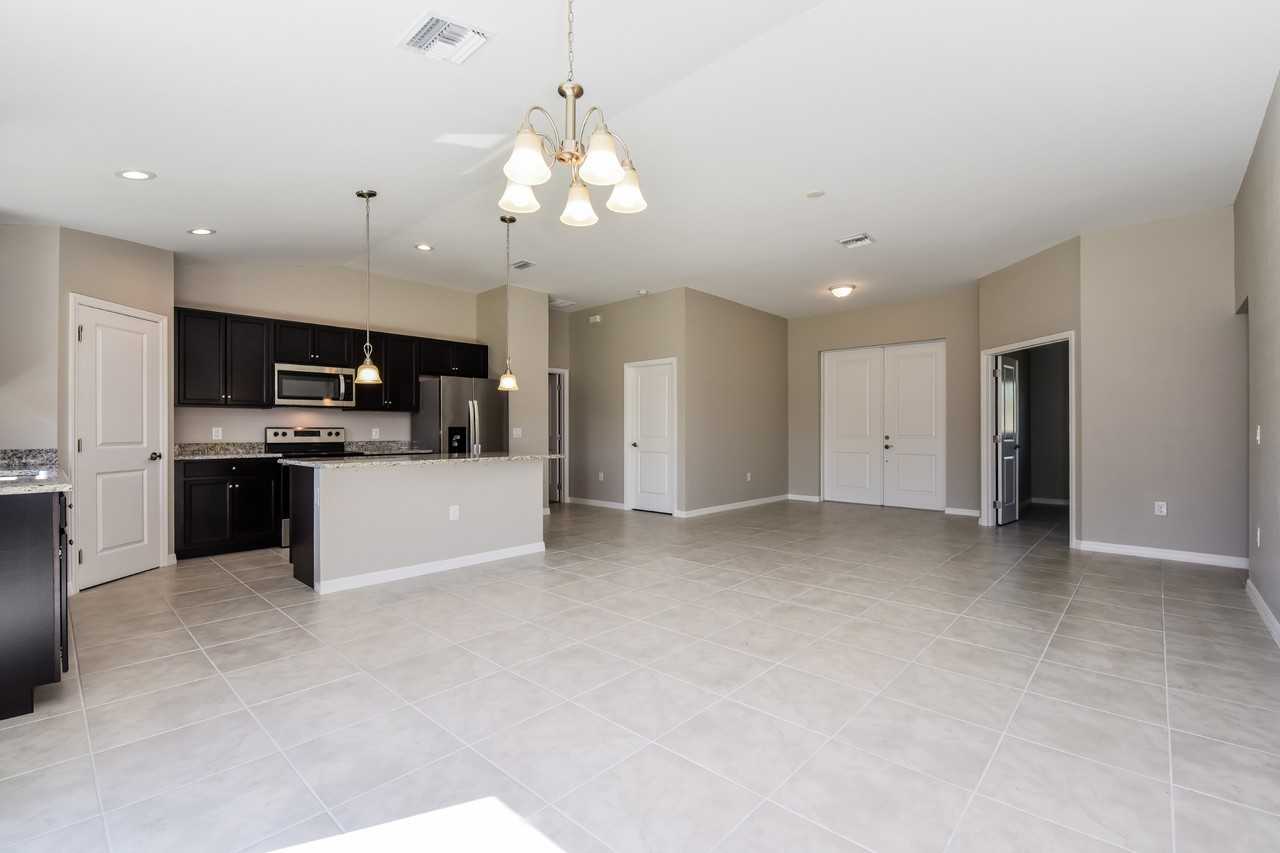 2618 10th St W - Photo 3 of 16