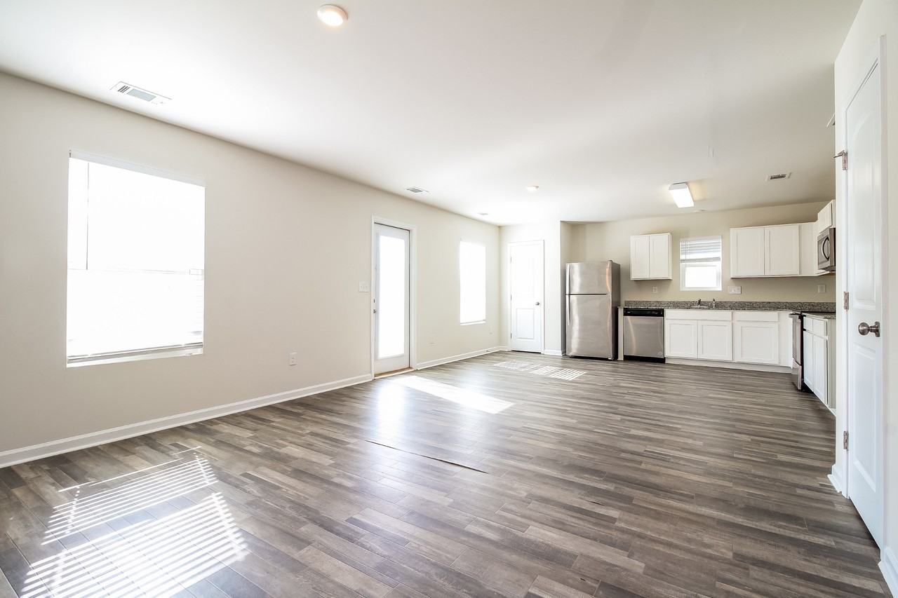 246 Wadsworth Rd - Photo 6 of 16
