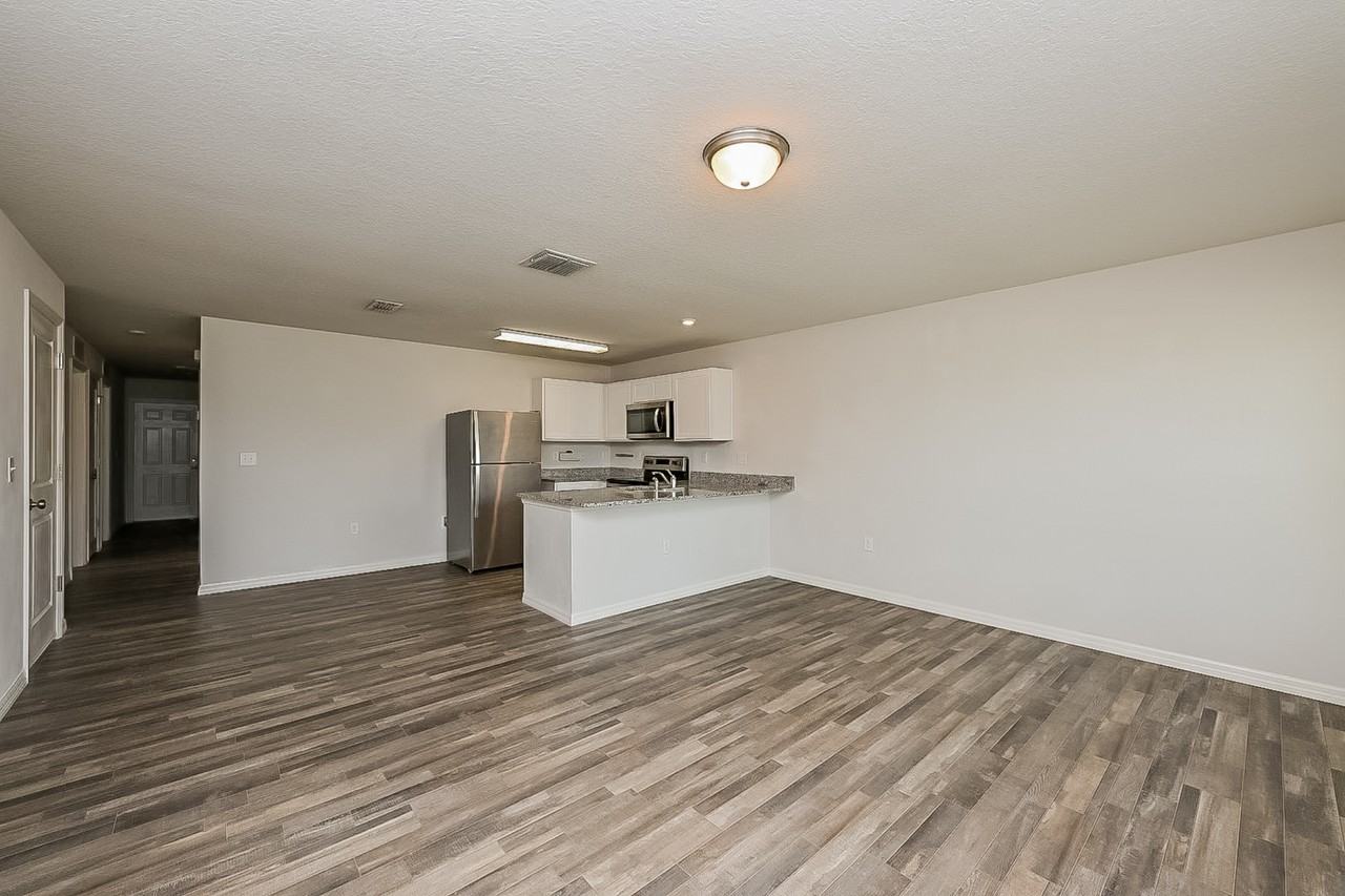 26493 Mary Ave - Photo 3 of 17