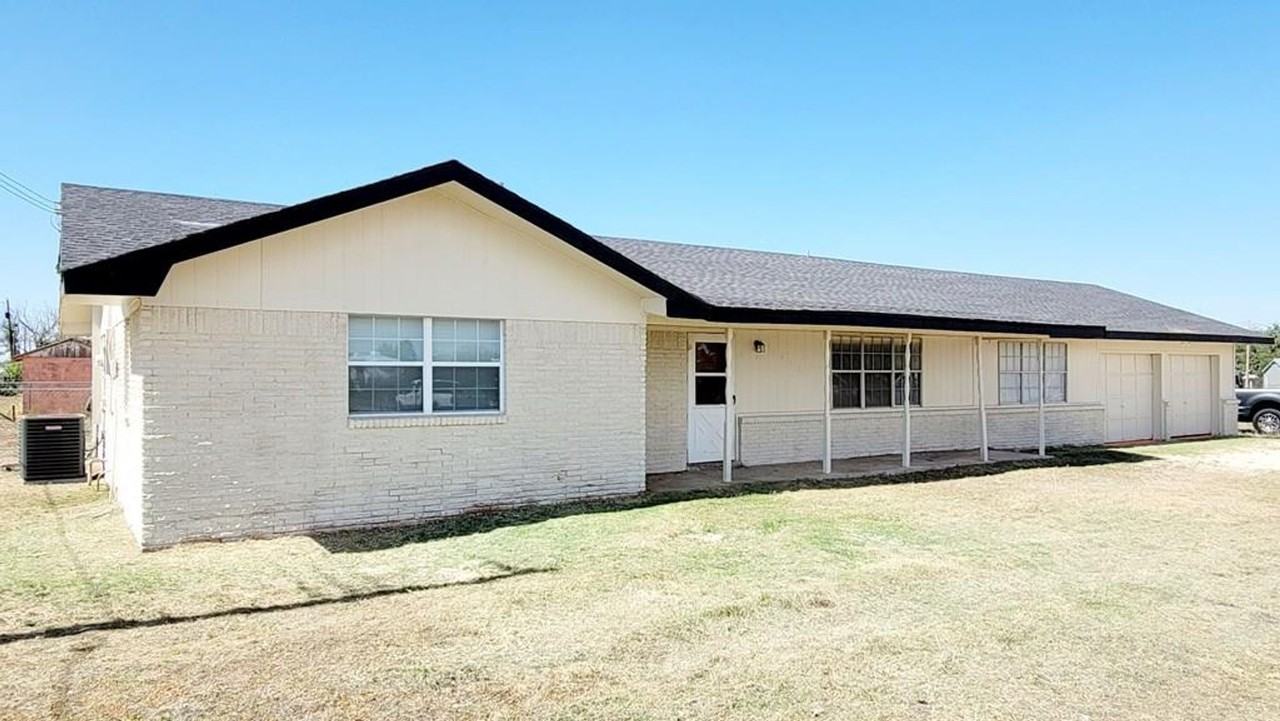 8428 W Jay St - Photo 2 of 19