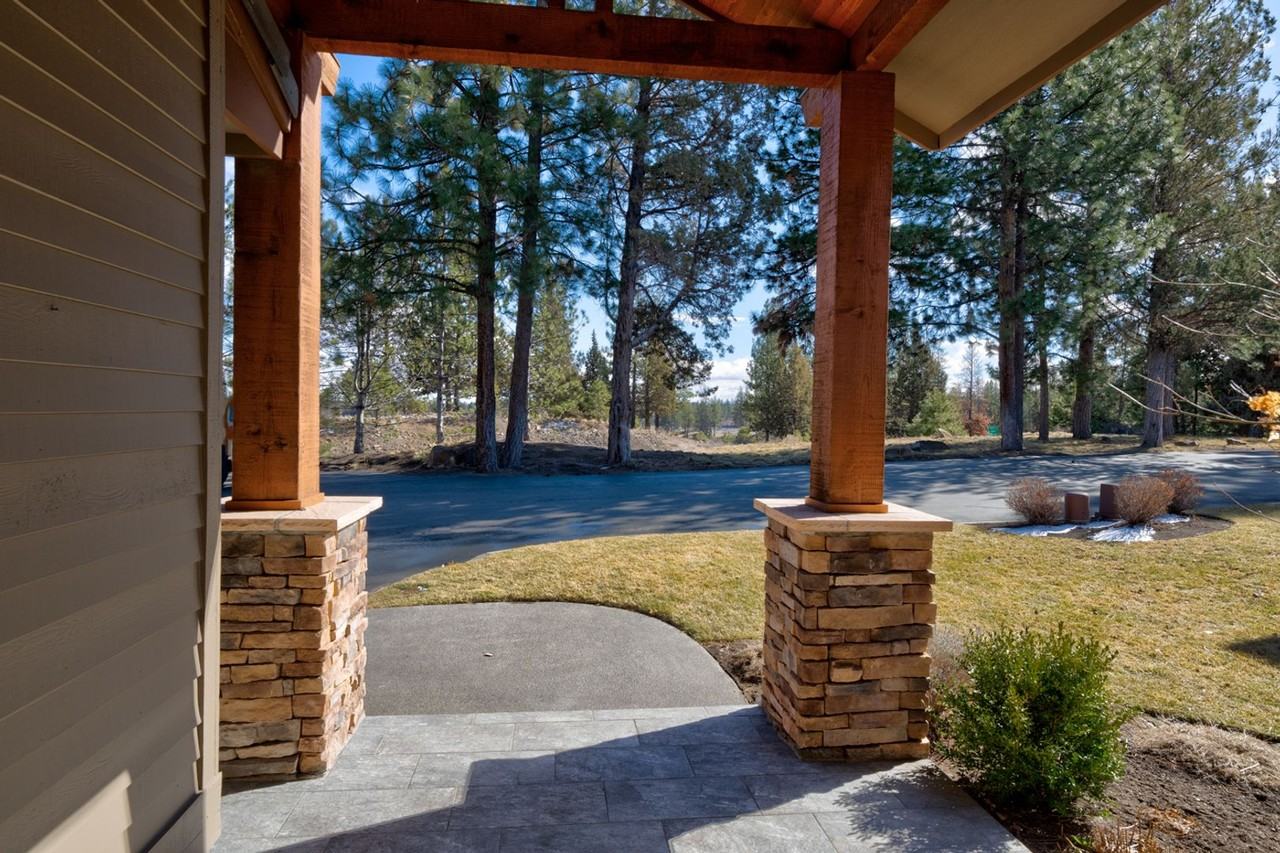 335 Sw Mt Washington Dr - Photo 3 of 32