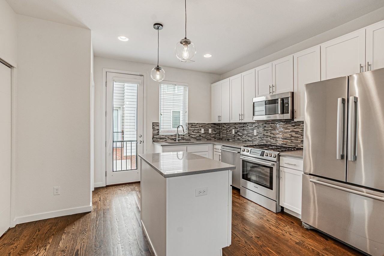 3435 Larimer St - Photo 6 of 37