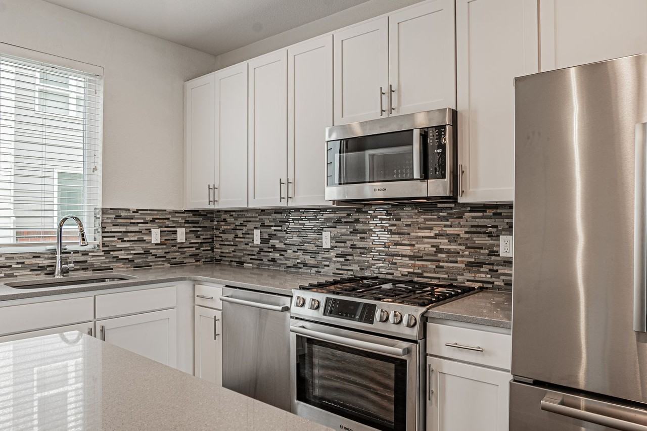 3435 Larimer St - Photo 7 of 37