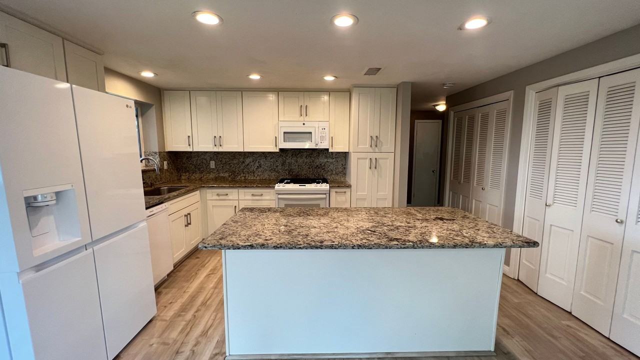 3092 N Skywood St - Photo 7 of 18