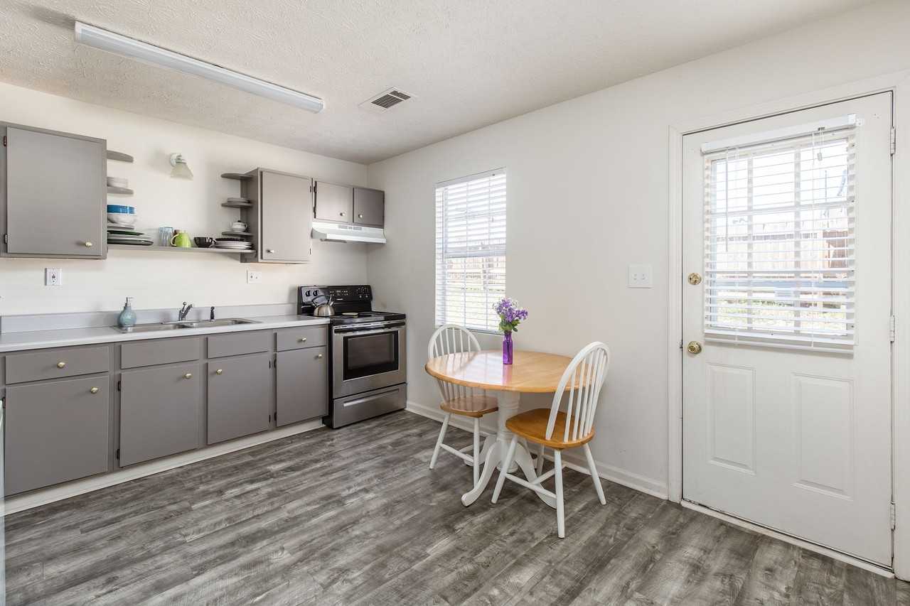 Banks Crossing Apartments - Photo 5 of 14