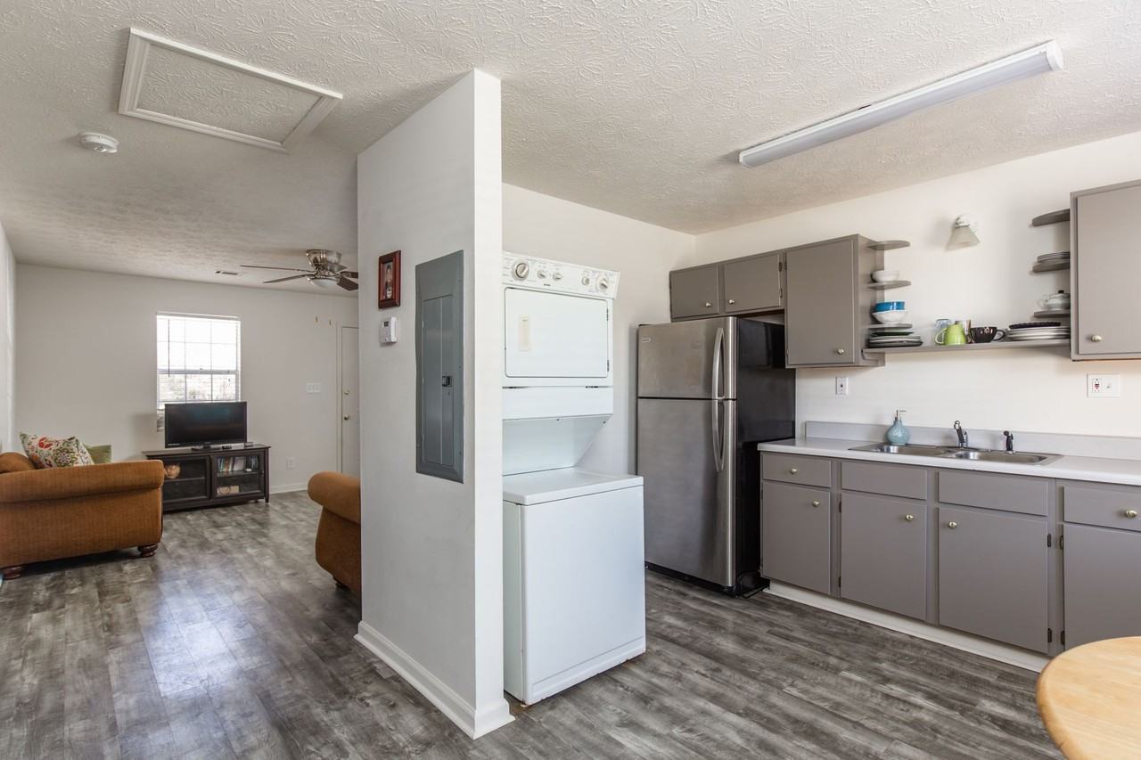 Banks Crossing Apartments - Photo 7 of 14