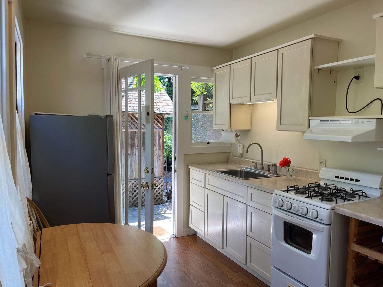 1292B Glenn St - Photo 2 of 12