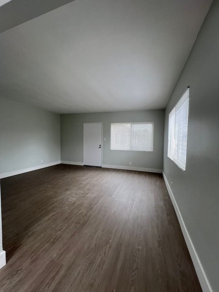 1095-1101 St. Louis Ave. - Photo 3 of 8