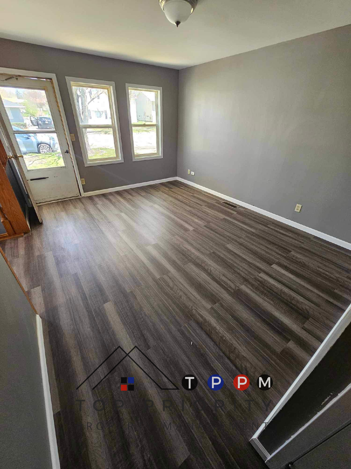 1906 Owen St - Photo 3 of 23