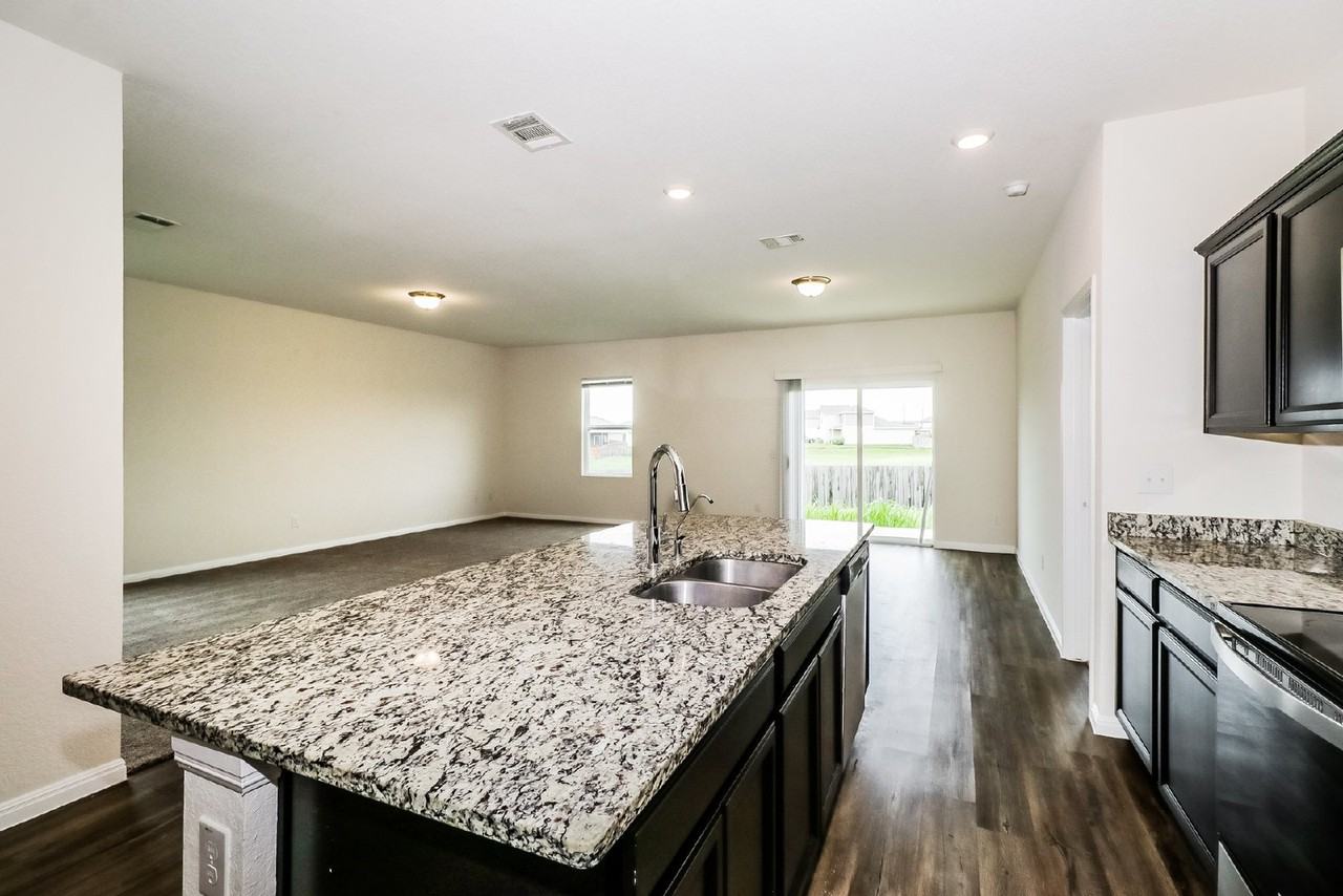 12601 Samuel Adams Dr - Photo 7 of 27