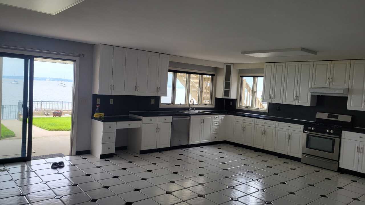 76 Townsend Ave #1stFL - Photo 3 of 17