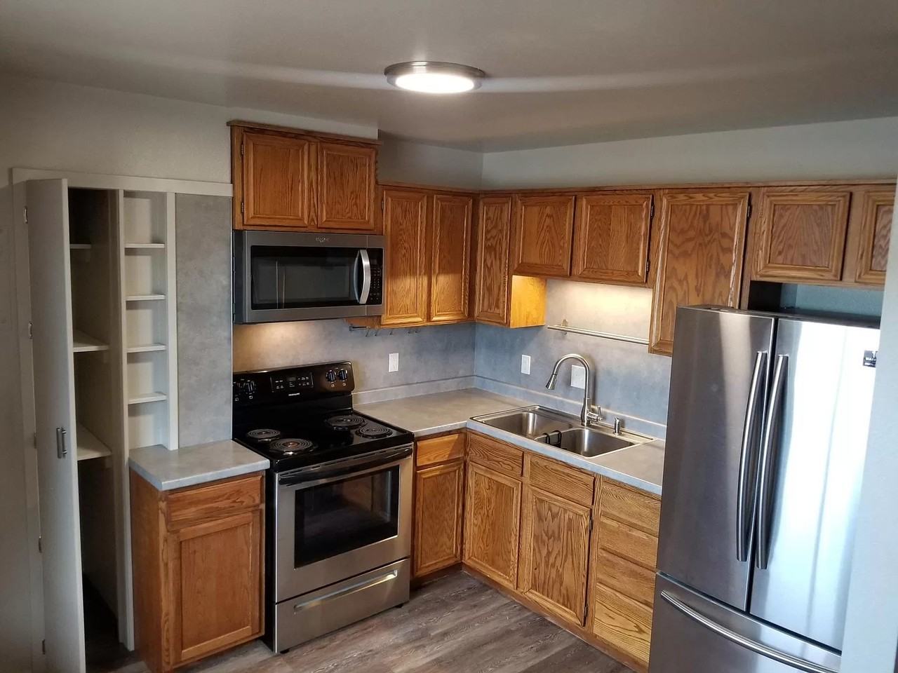 42 Barclay Dr #1 - Photo 3 of 10