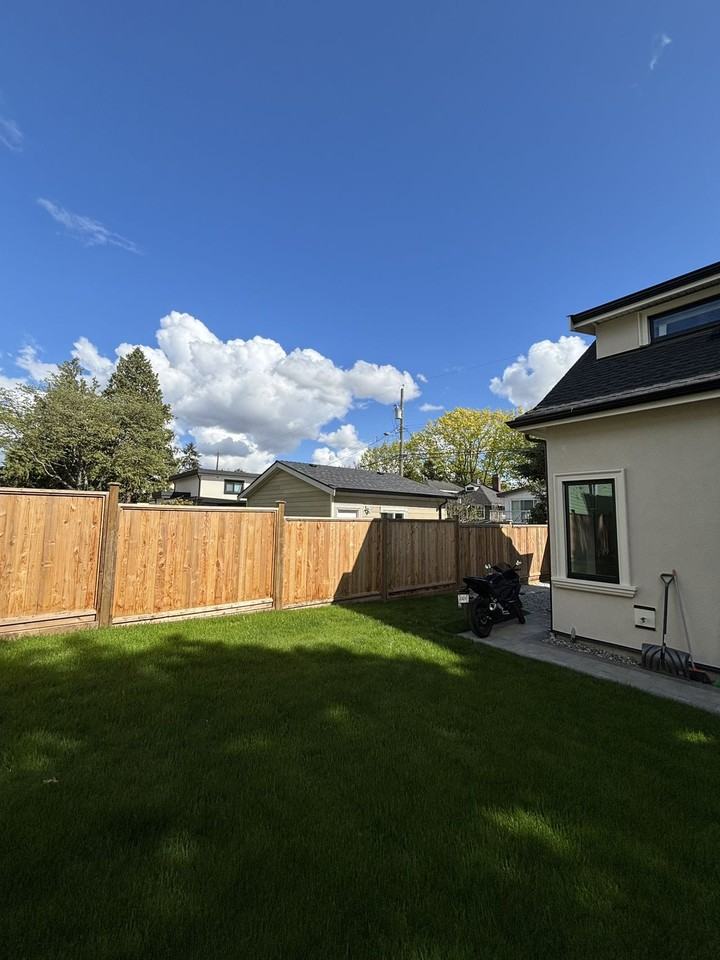 1546 West 62nd Avenue, Vancouver, BC V6P 2E9 1 Bedroom House for 2,300