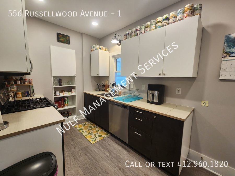 556 Russellwood Ave #1 - Photo 3 of 20