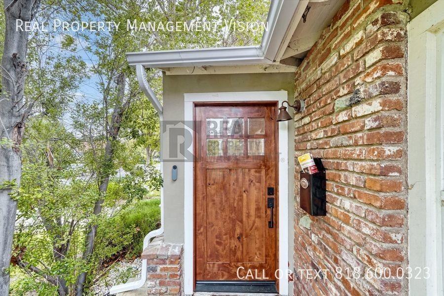 927 N Evergreen St - Photo 2 of 43