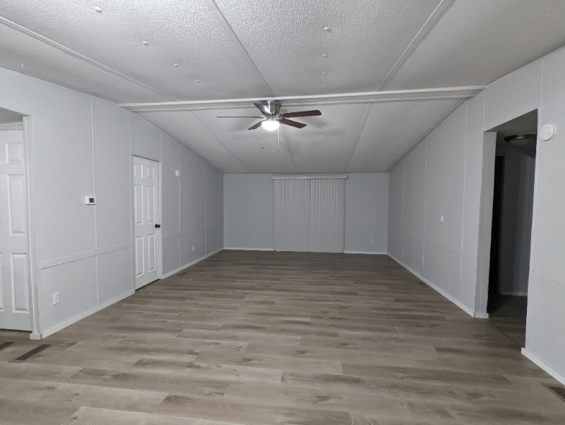 4401 Keowee Rd - Photo 3 of 10