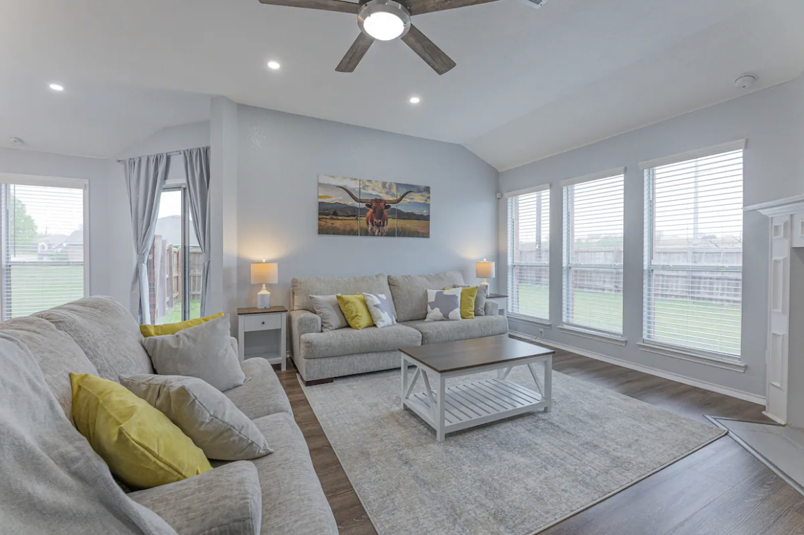 801 Mustang Trail - Photo 2 of 28