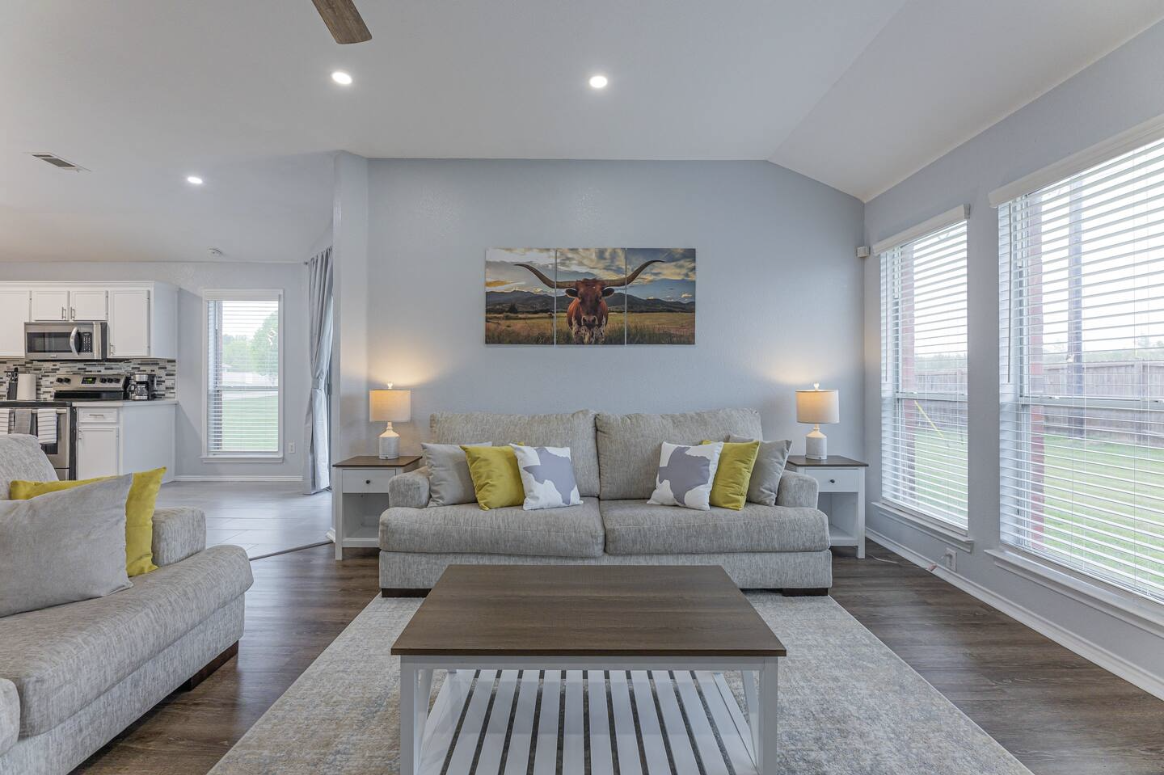 801 Mustang Trail - Photo 3 of 28