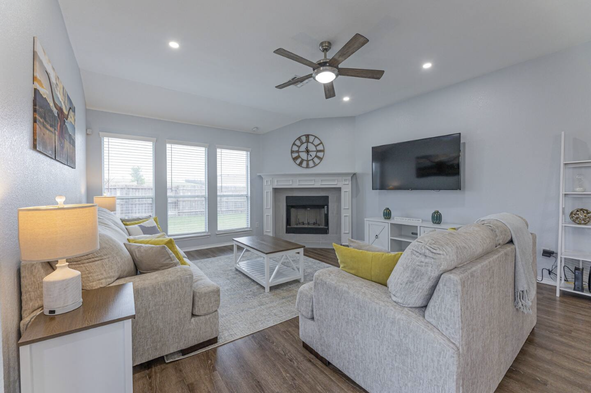 801 Mustang Trail - Photo 5 of 28