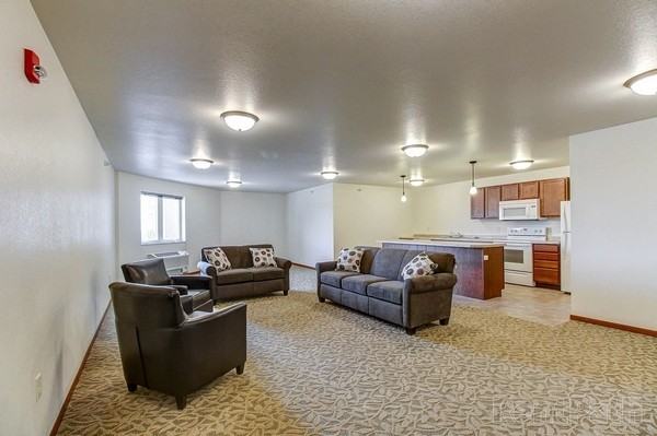 Kenwood on 5th Apartments - Photo 6 of 31