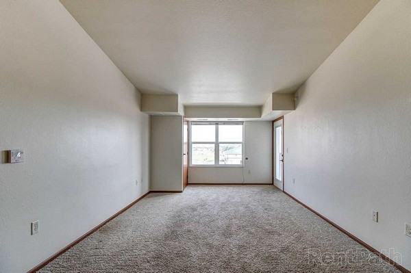 Kenwood on 5th Apartments - Photo 7 of 31